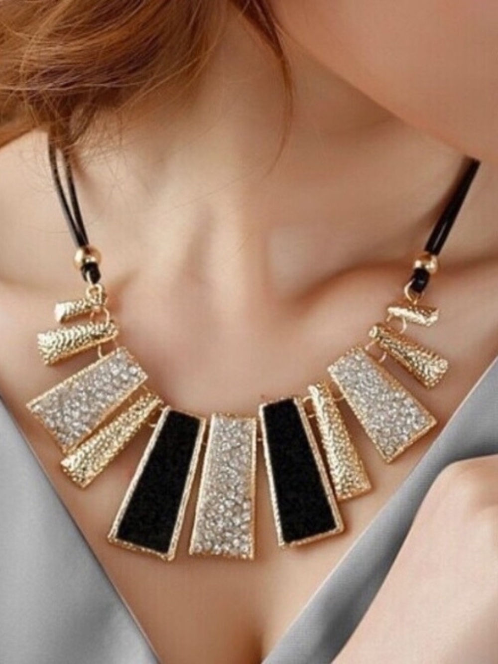 NWT Statement Necklace – Bold & Stylish Jewelry Piece